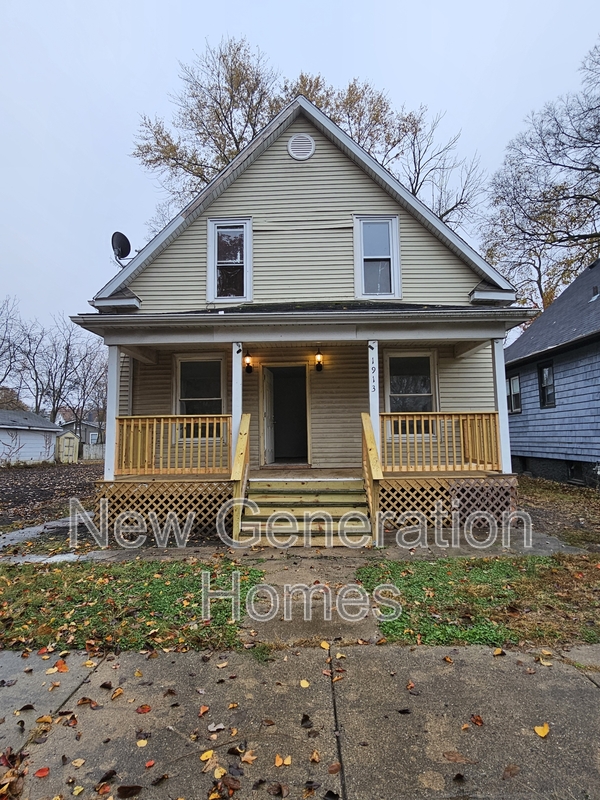 Decatur House: 1913 East Prairie Avenue