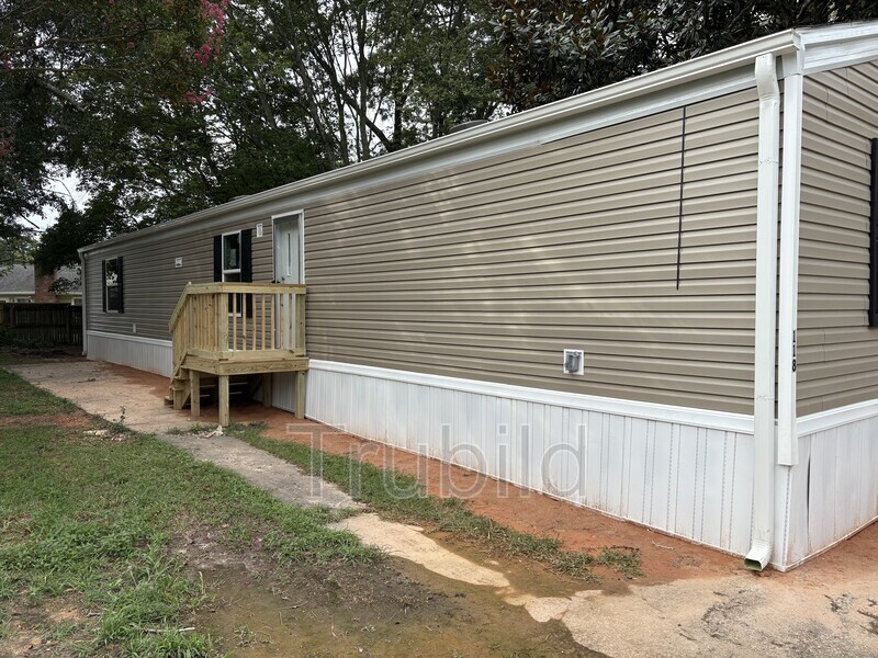 Taylors House: 650 Strange Rd