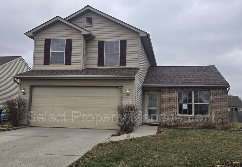 Fort Wayne House: 12210 Mossy Oak Run