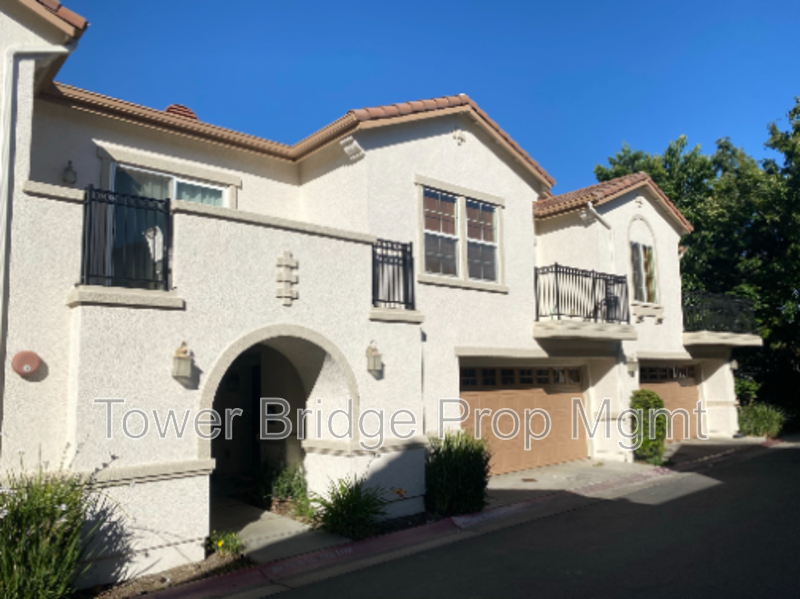 Sacramento House: 3301 N Park Dr