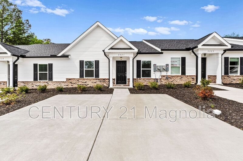 Augusta House: 2221 Archer Lane