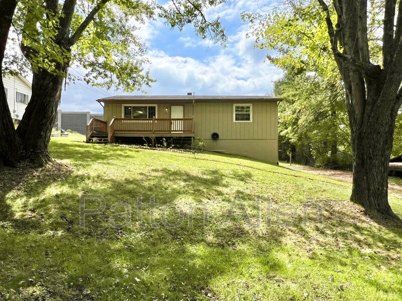 Ashevile House: 26 Pine Lane