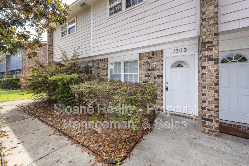 Mount Pleasant House: 1303 Mathis Ferry Rd