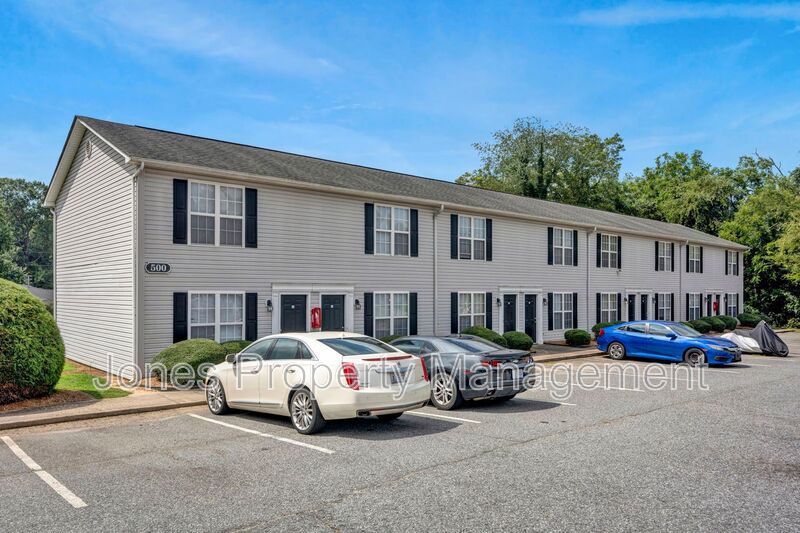 Kannapolis Condo: 500 Jackson Park Road