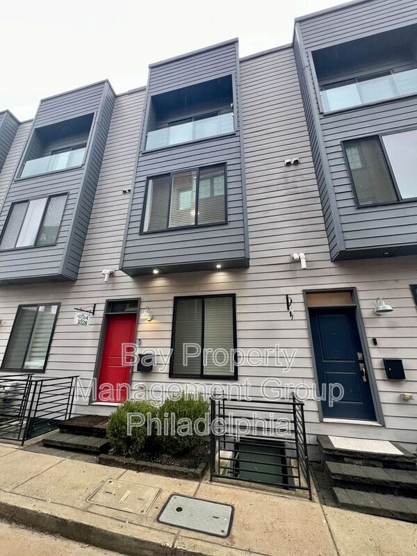 Philadelphia House: 1028 Hyde St