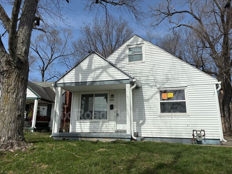 Dayton House: 3221 West Riverview Ave