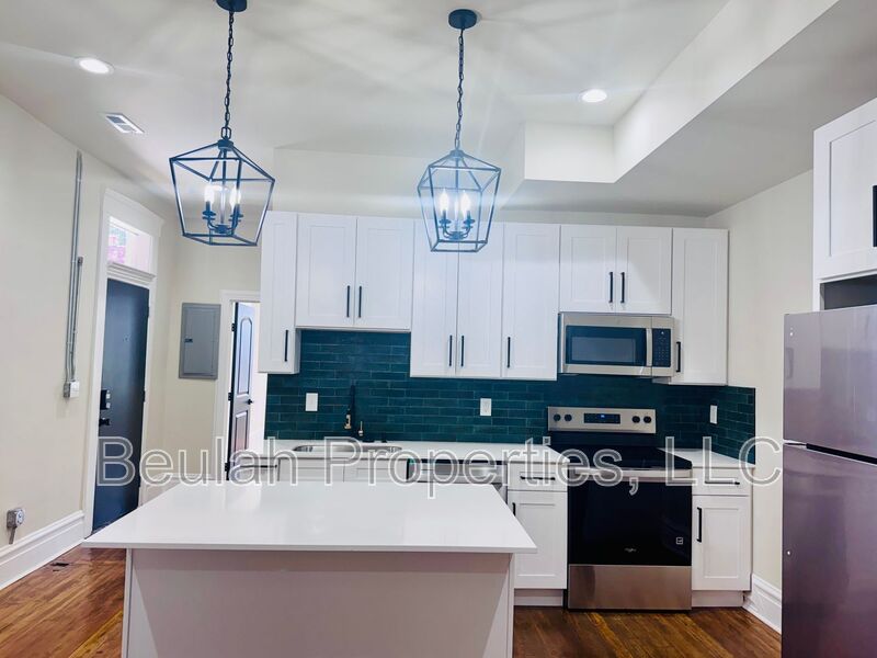 St. Louis House: 1306 Sidney St