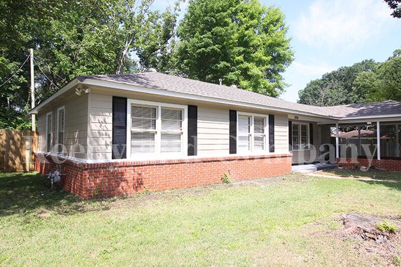 Memphis House: 1555 S Perkins Rd