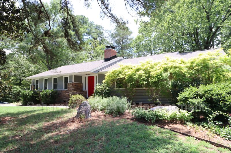 Raleigh House: 1009 Dogwood Ln