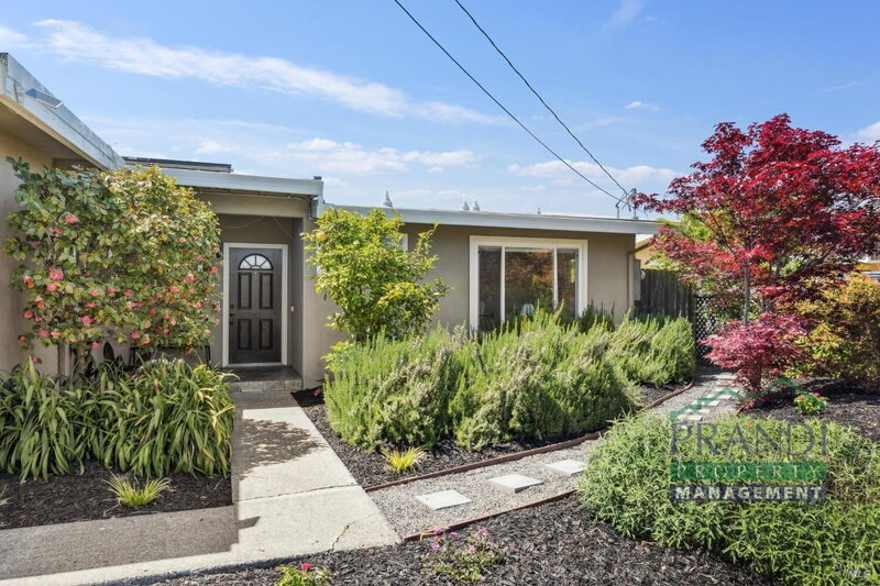 San Rafael House: 53 Labrea Way