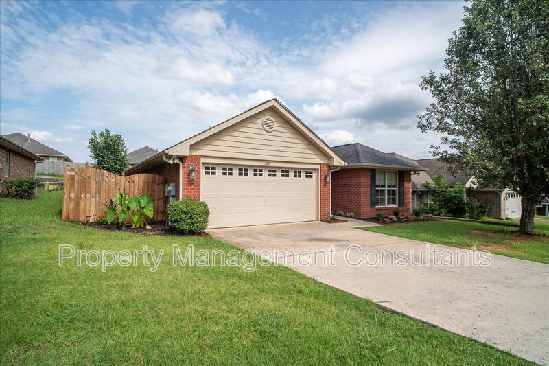 Madison House: 108 Oak Shade Drive
