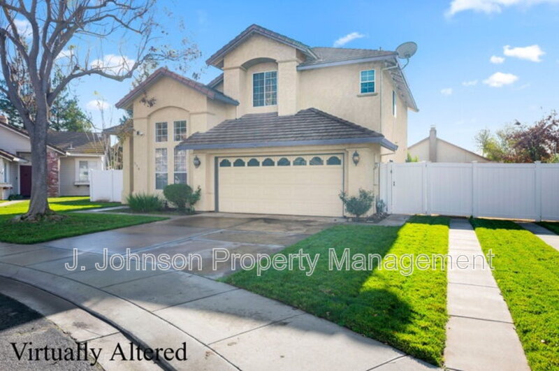 Manteca House: 516 Carrigane Way