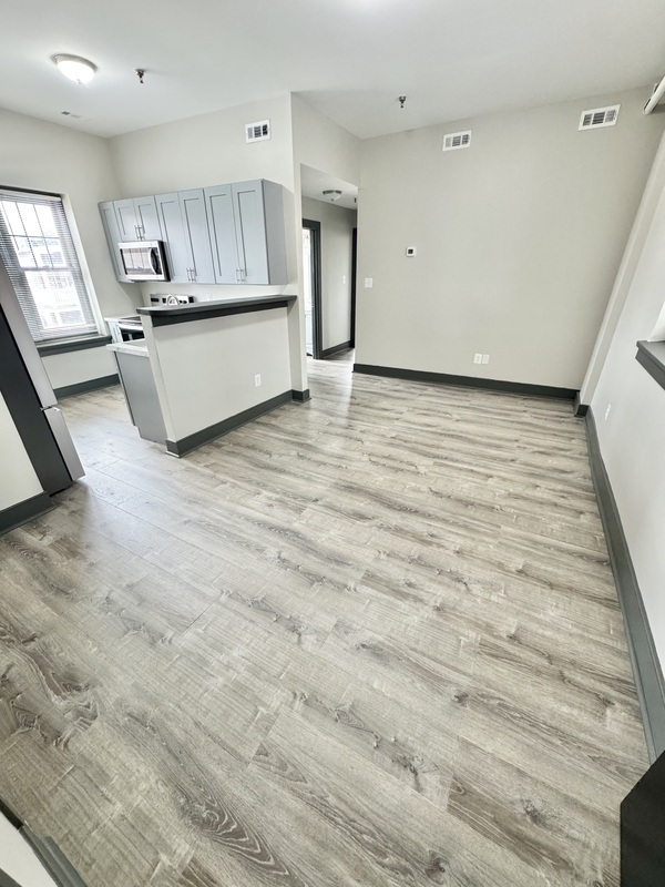 Richmond Condo: 620 Price st