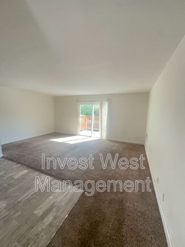 Longview Condo: 1950 33 Avenue