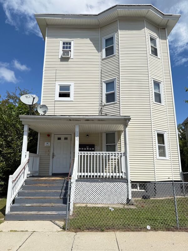 Springfield Condo: 107 College St