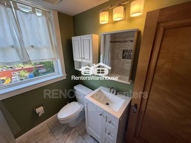 Essex House: 6015 Rossville Blvd