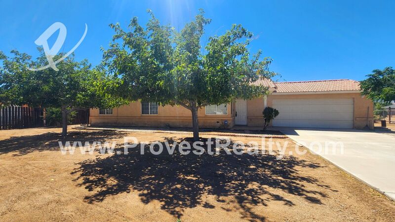 Apple Valley House: 21221 Nandina Rd