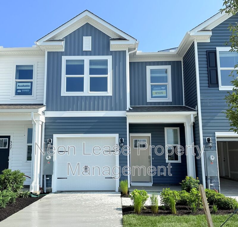 Ellendale House: 529 Colette St