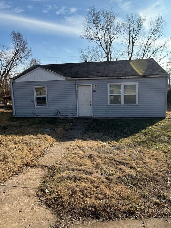 Topeka House: 529 Southeast 36th Street