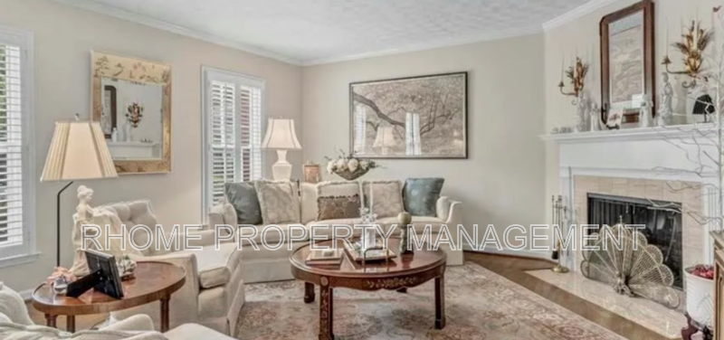 Sandy Springs House: 903 Dunwoody Chace