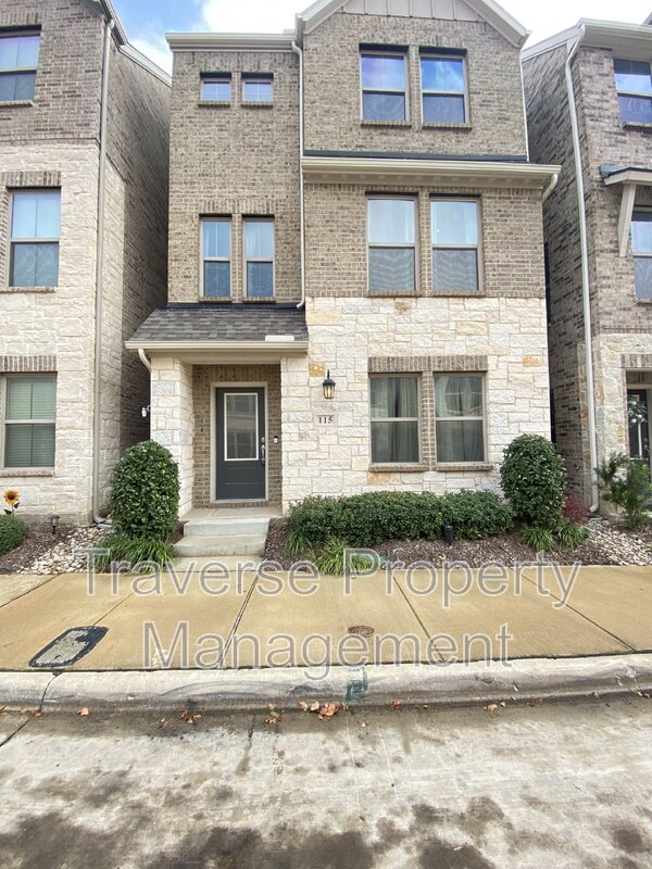 Euless House: 115 Peach Orchard Ln