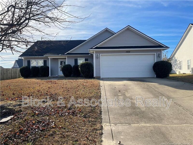 Fayetteville House: 1932 Lioncoward Rd