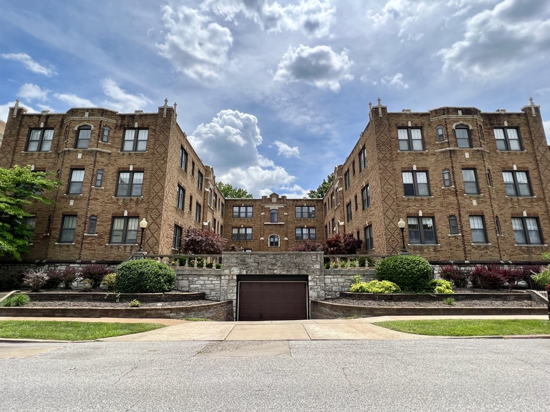 St Louis Condo: 6240 Southwood Ave - 1W