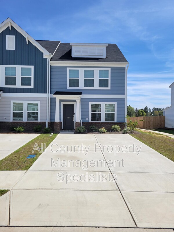 Columbia House: 1012 Astoria Dr.