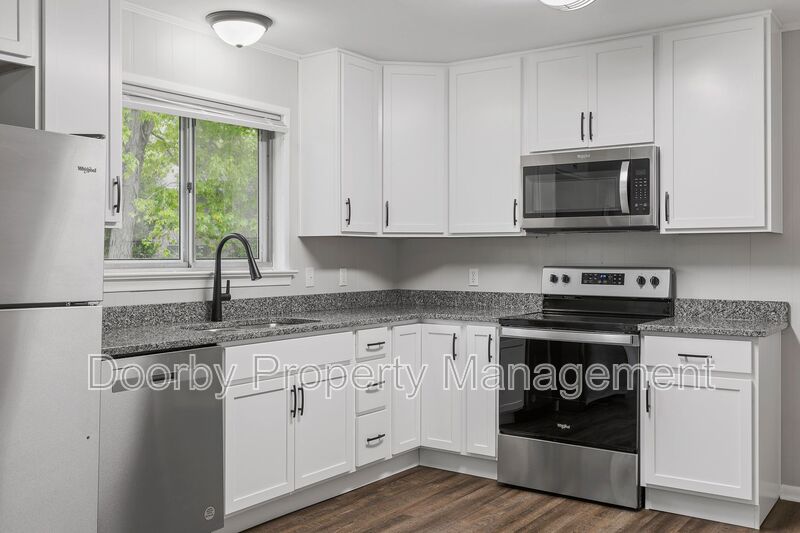 Ft Oglethorpe House: 1945 Barrett Dr.