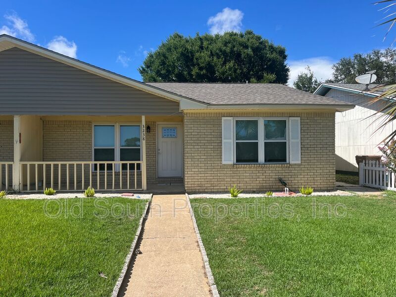 Gulf Breeze House: 3238 Santa Rosa Dr