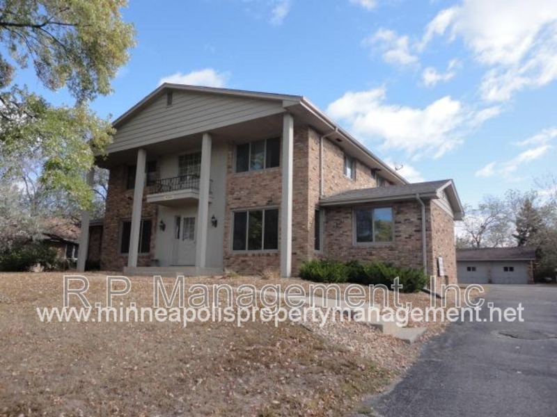 Edina Condo: 4200 Valley View Rd