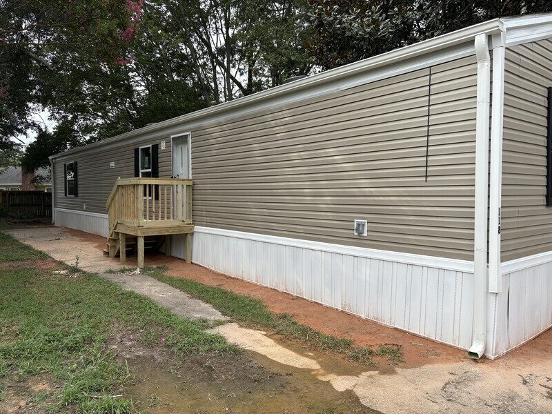 Taylors House: 650 Strange Rd