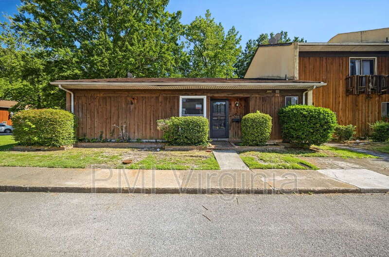 Norfolk Townhome: 1474 E Tanners Creek Dr