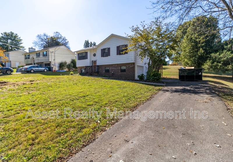 Knoxville House: 1817 Sedgewick Dr