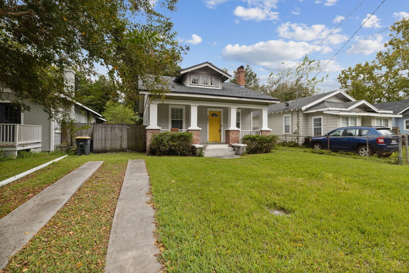 Jacksonville House: 687 Bridal Avenue