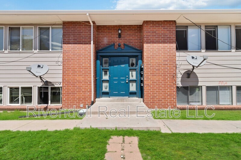 Aurora Condo: 373 Geneva Street