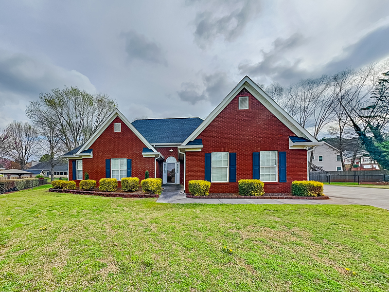 Cartersville House: 17 Derby Way NE