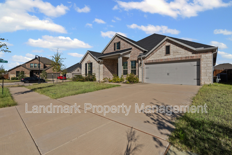 Waxahachie House: 1770 English Way