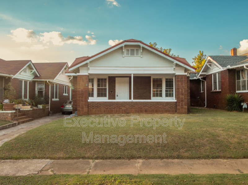 Birmingham House: 820 McMillon Avenue