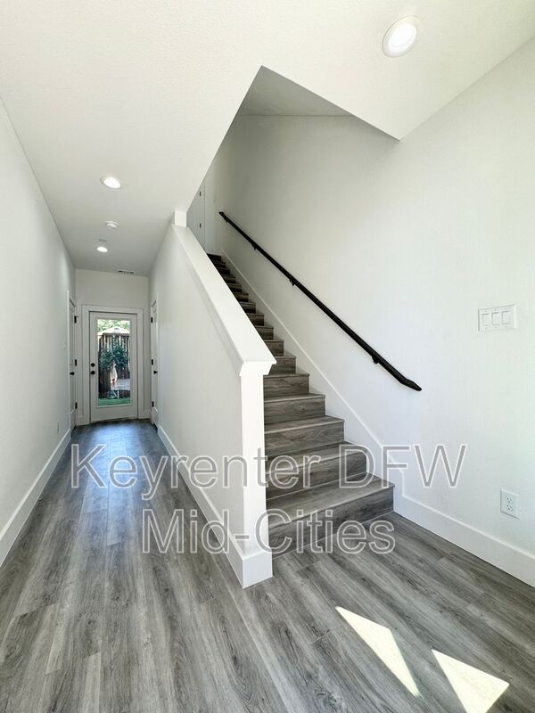 Dallas House: 7326 Uloho Way