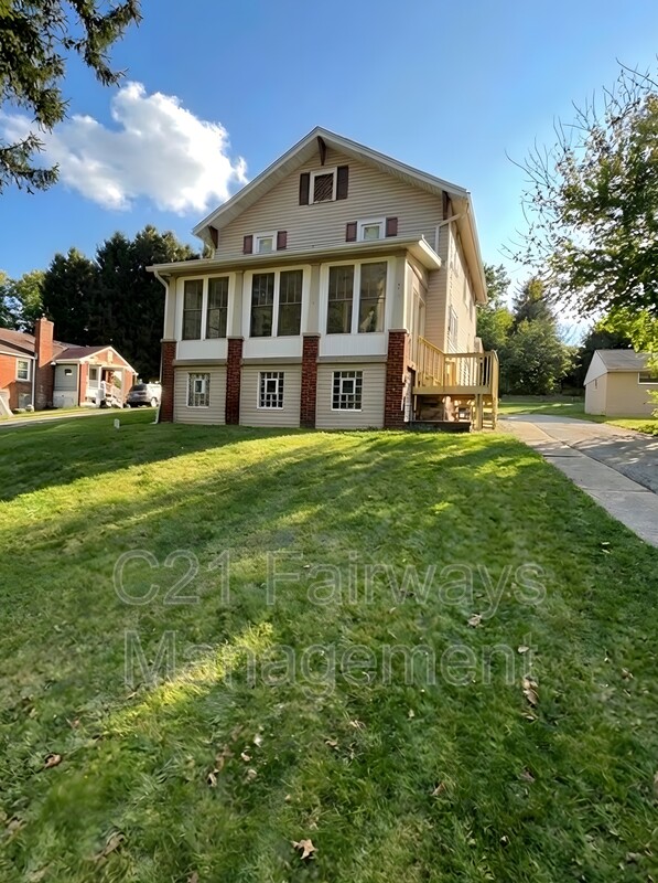 Washington House: 16 Panorama Drive