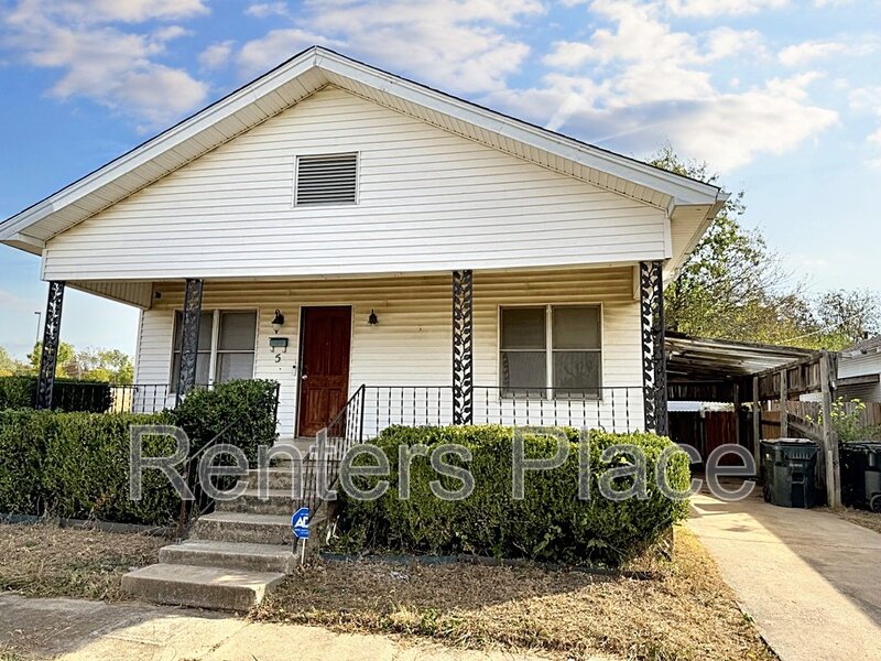 Sapulpa House: 5 S Hickory St