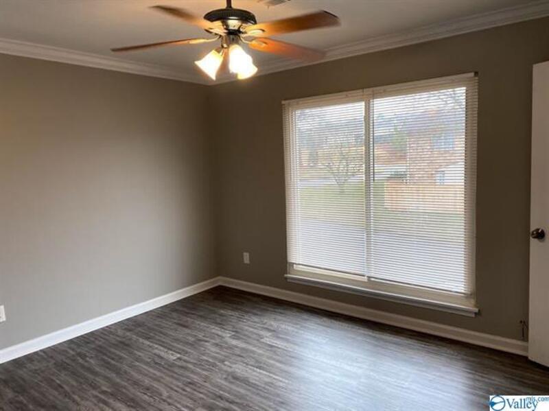 Huntsville House: 2018 Hobbs Road SE3