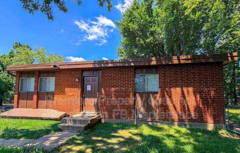 Overland Park Townhome: 8441 Kessler St