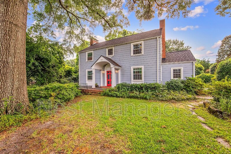 Fayetteville House: 220 Bradford Avenue