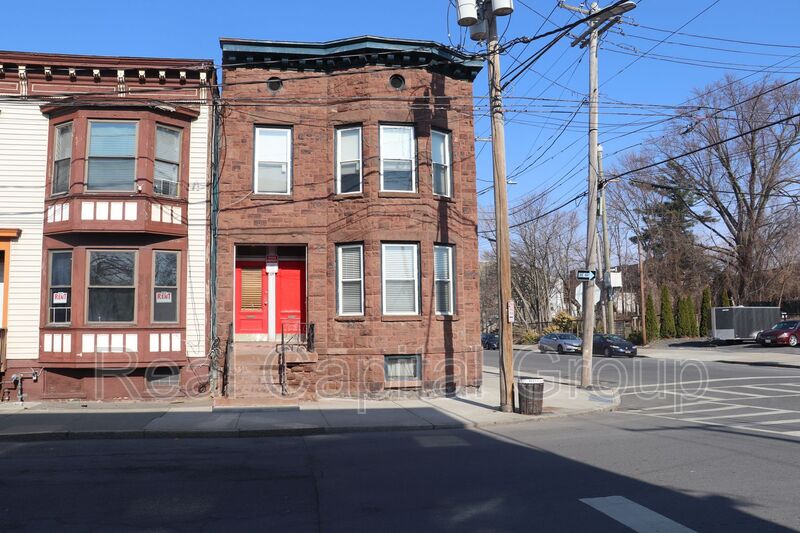 Albany Condo: 69 Lexington Ave