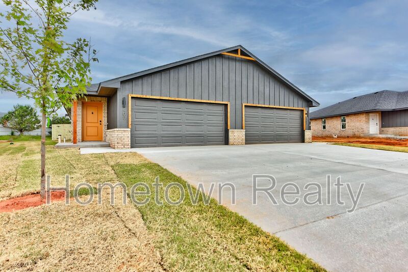 Mustang House: 420 N Canyon Terrace