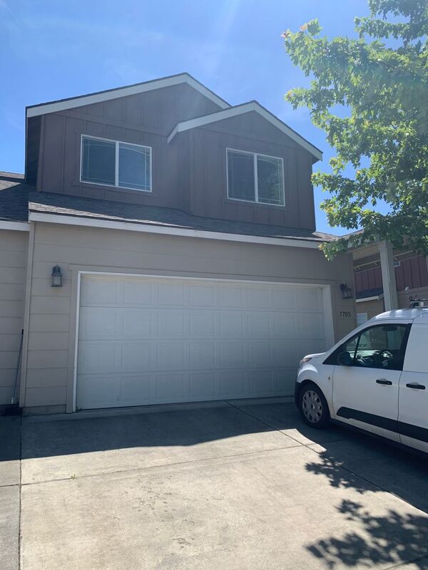 Kennewick Townhome: 7705 W 6th Avenue