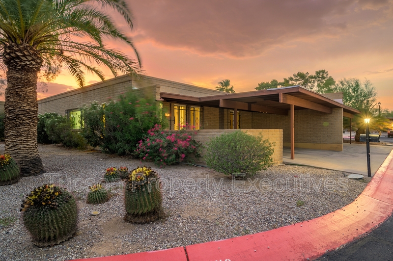 Tucson House: 510 West Calle Lago