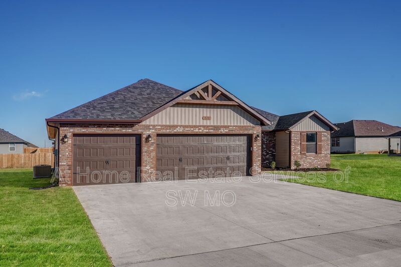 Rogersville House: 528 Evergreen